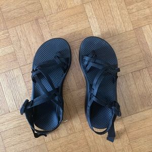 black women’s chacos with toe loop